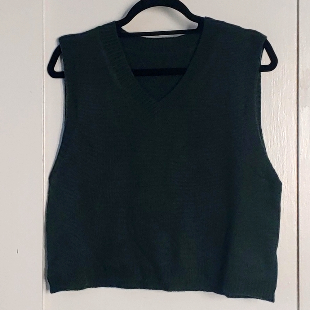 DARK GREEN SWEATER VEST